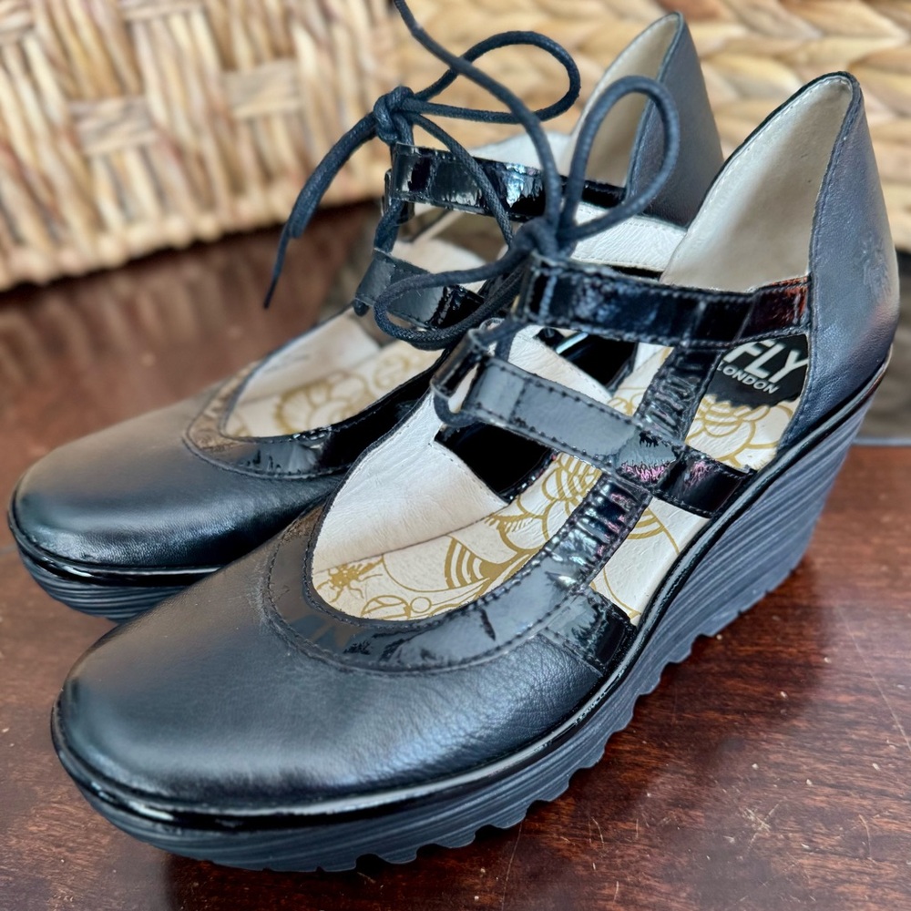 Fly London Yett Closed-toe Wedges Black and Patent Leather EUC